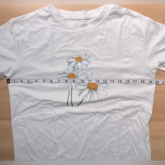Cute Daisy Print T-Shirt, Short Sleeve Crew Neck Casual Top For All Season. - Picture 5 of 5